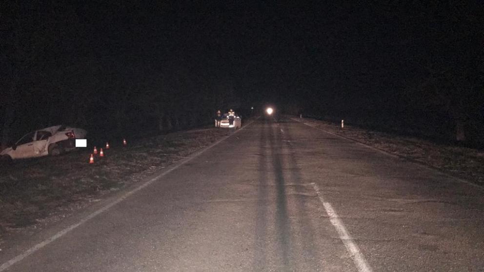 Легковушка перевернулась на трассе на Ставрополье