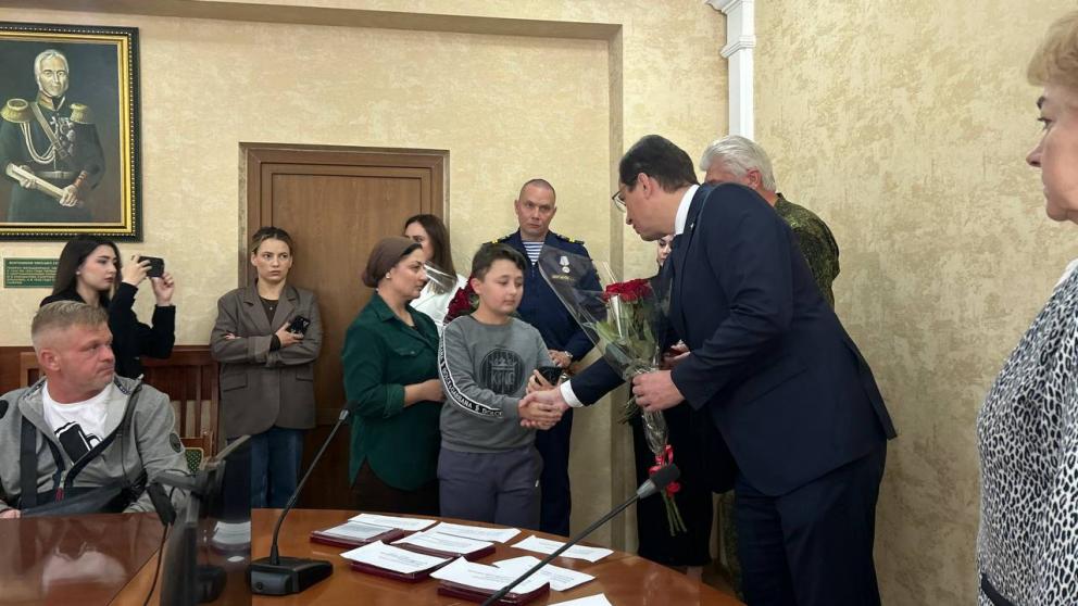 В Кисловодске передали награды родственникам погибших бойцов СВО