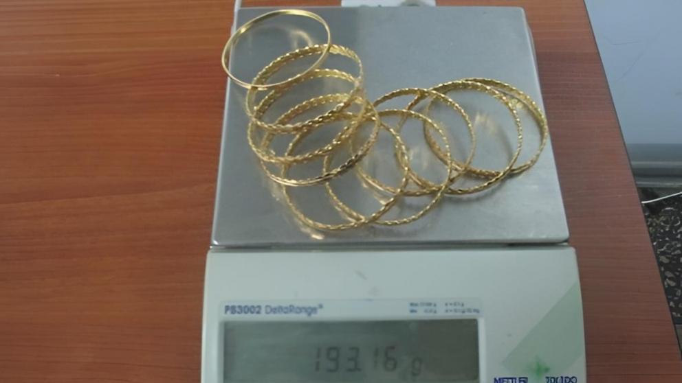 На Ставрополье женщина, прилетевшая из Стамбула, уличена в контрабанде украшений