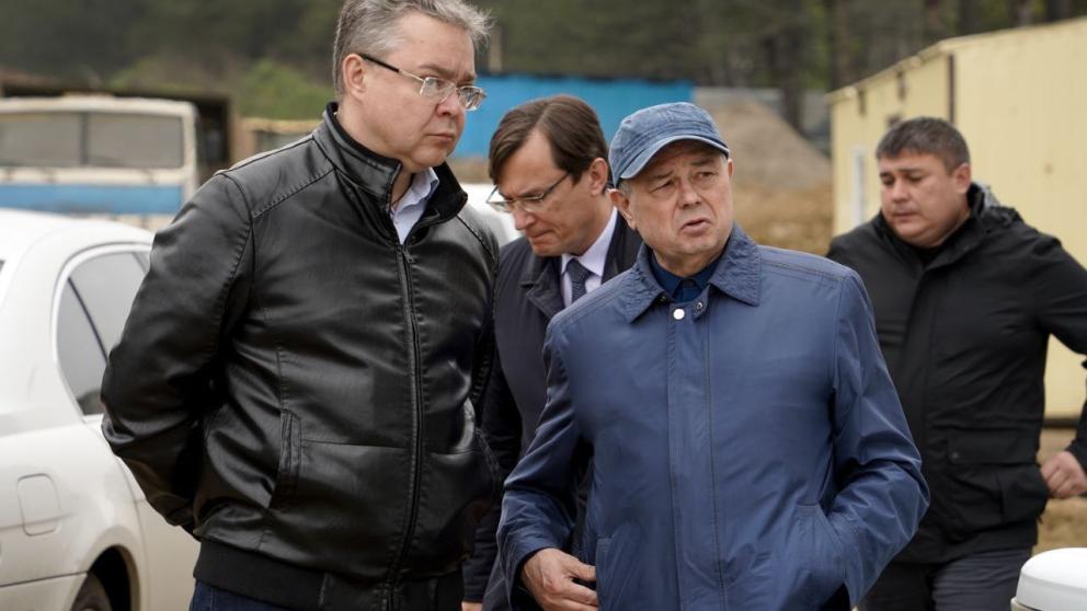 Анатолий Артамонов и Владимир Владимиров осмотрели в Кисловодске строящиеся соцобъекты