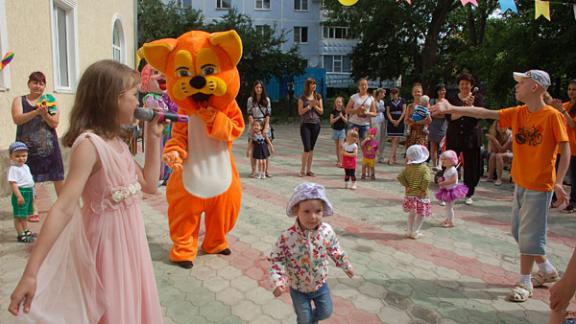 В Невинномысском центре соцобслуживания устроили праздник для больных детей