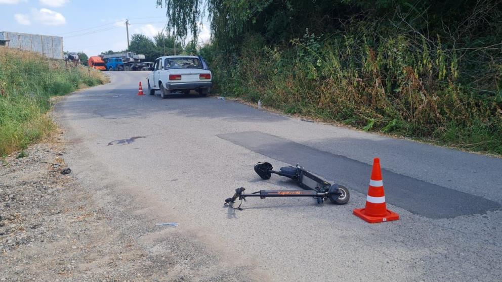 Двое детей на электросамокате попали под машину в Предгорном округе
