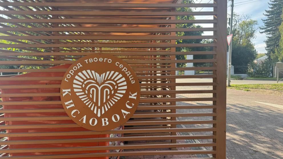 В Кисловодске начали обновлять контейнерные площадки для сбора ТКО