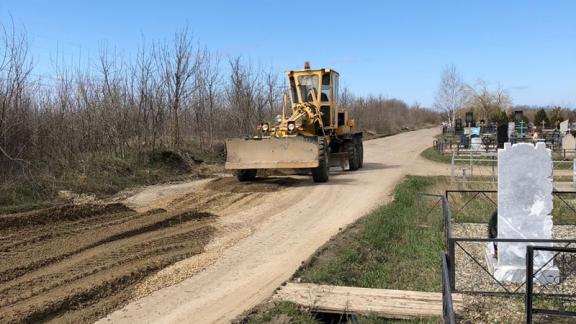 В Невинномысске перед Пасхой кладбища приводят в порядок