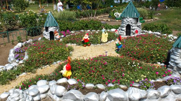 Лучшие украшения территории выбрали на конкурсе благоустройства в Тахтинском ПНИ