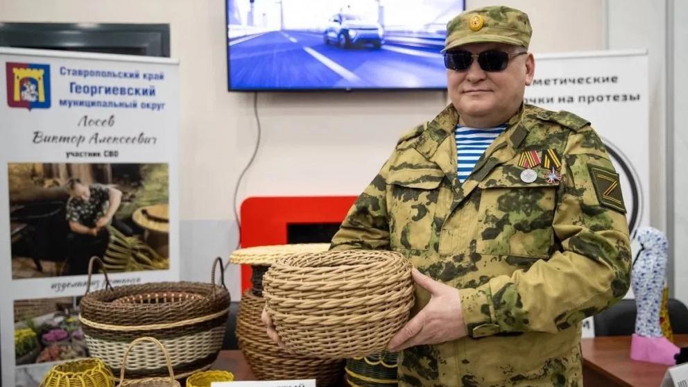 Ветеран СВО из Георгиевска создаёт уникальные изделия из ротанга