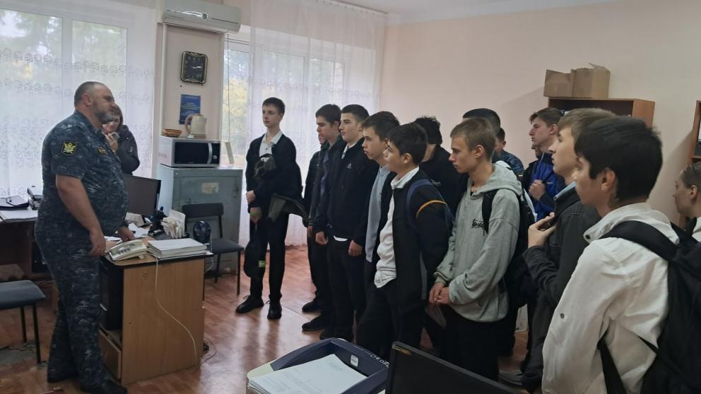 Ставропольских школьников познакомили с работой приставов