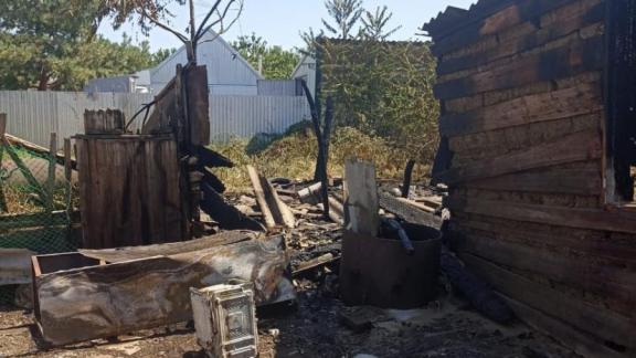 На Ставрополье потушили пожары на территории трёх домовладений