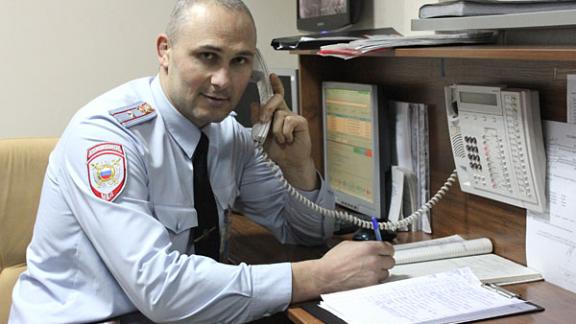 Министр внутренних дел РФ Владимир Колокольцев вручил награду полицейскому из Невинномысска