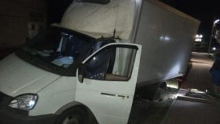 В Невинномысске автомобиль провалился в люк