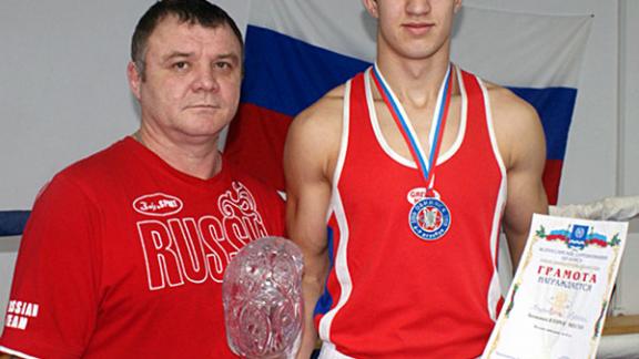 «Серебро» кубка России по боксу завоевал школьник из Летней Ставки Руслан Андрющенко