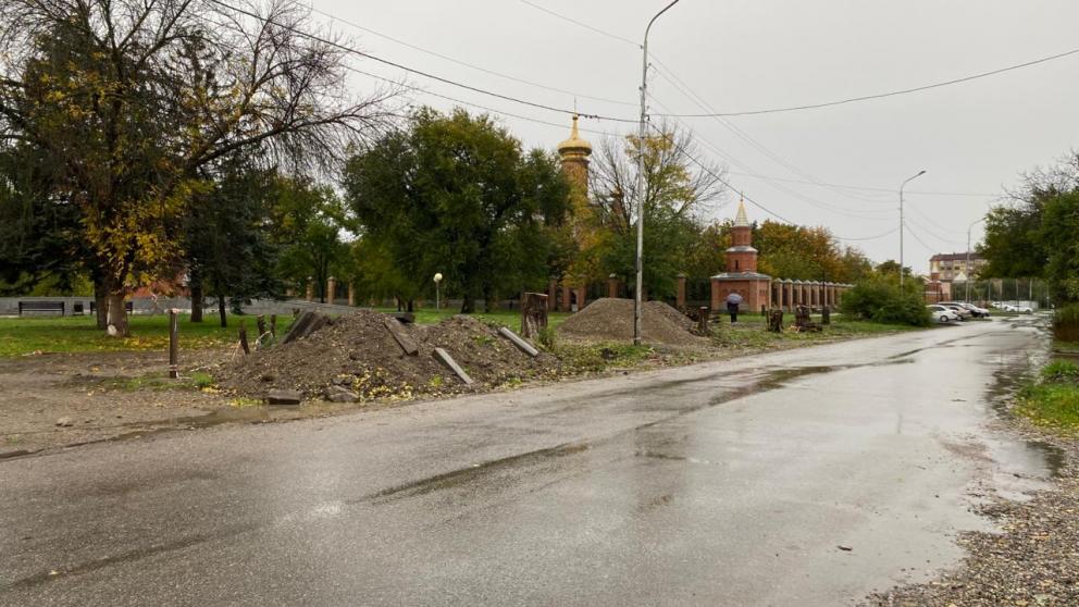 В Минеральных Водах обновляют территорию у Покровского собора