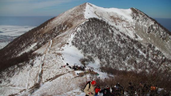 Участники восхождения на Бештау померились силами и гору очистили