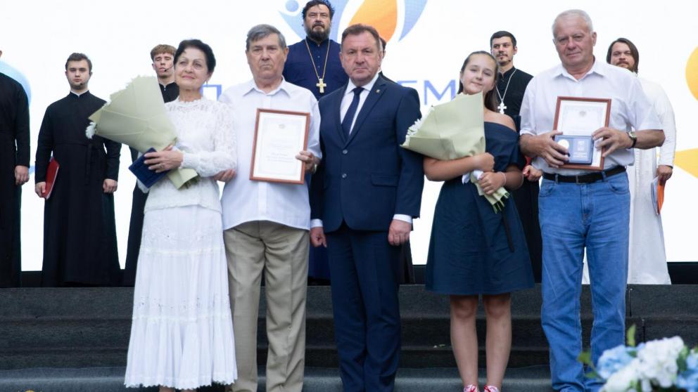 В Ставрополе в Параде семей участвовали около 500 пар