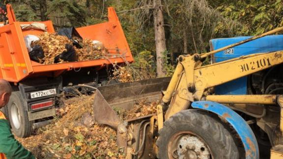 В Ессентуках вывезли 8 «КамАЗов» мусора с городских кладбищ