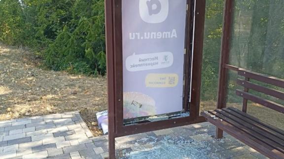 В Железноводске оштрафовали вандалов, разбивших остановочные павильоны