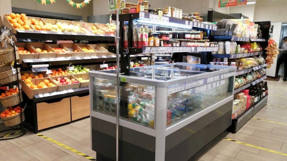 В Невинномысске мужчина украл в магазине водку, колбасу и майонез