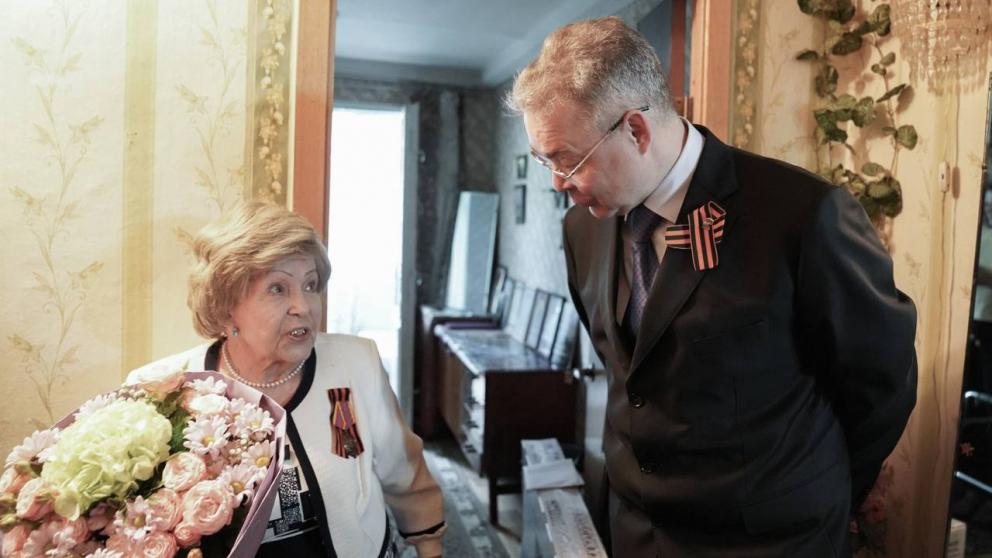 Губернатор Владимиров поздравил с юбилеем бывшую узницу концлагеря