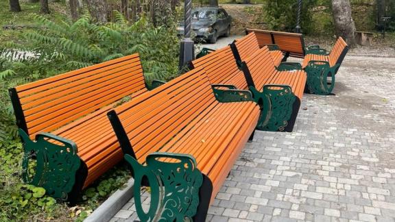 Первые брендированные лавочки устанавливают в Железноводске