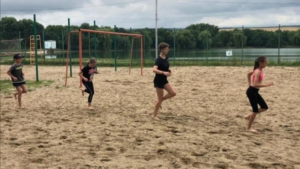 В Ессентуках на городском озере спортсмены проводят тренировки для всех желающих