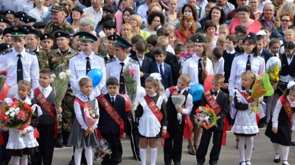 Трель первого звонка в кадетской школе Ставрополя подхватил колокол-ветеран