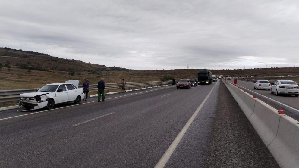 Несколько ДТП произошло на подъезде к Ставрополю из-за утечки топлива из грузовика