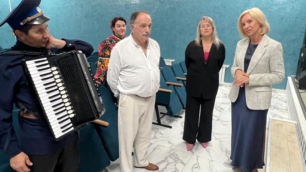 Депутат Госдумы РФ посетила ДК в селе Минераловодского округа Ставрополья