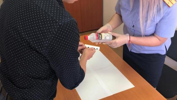 В Невинномысске мать пропавшей девочки подожгла полицейского