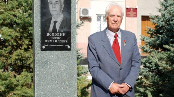 Две новые стелы открыли на Аллее Славы героев в Нефтекумске