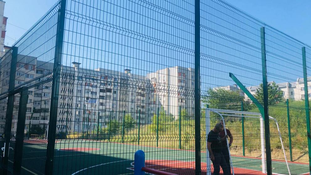 В Железноводске ремонтируют спортивные площадки