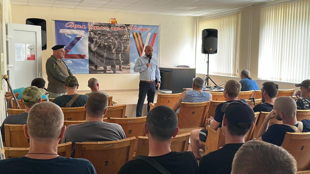 Депутат «Единой России» передал в военный госпиталь свежие фрукты