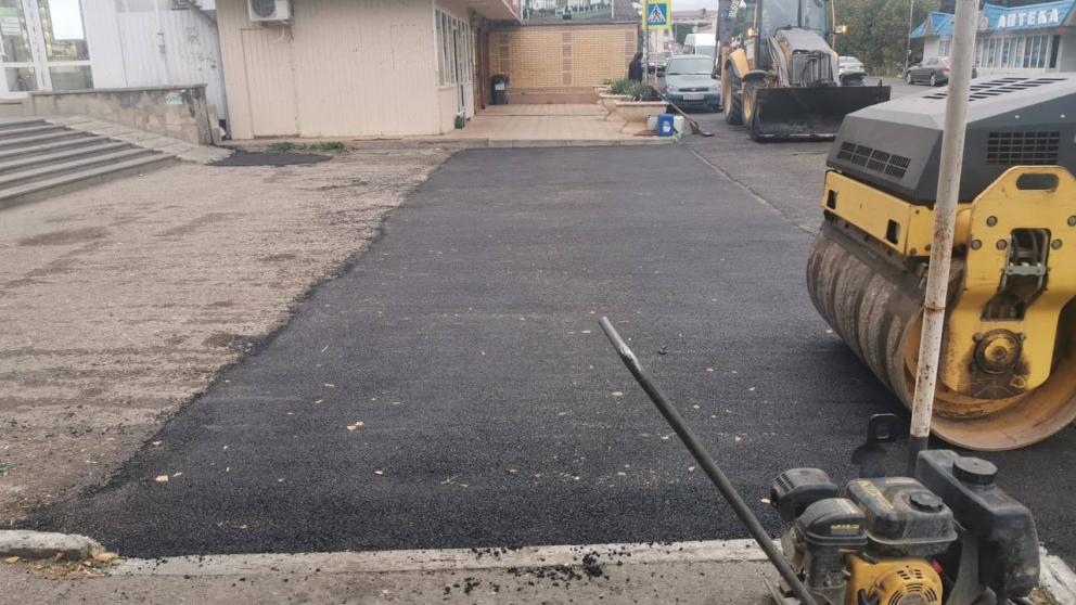 В центре станицы Ессентукской на Ставрополье ремонтируют дорогу
