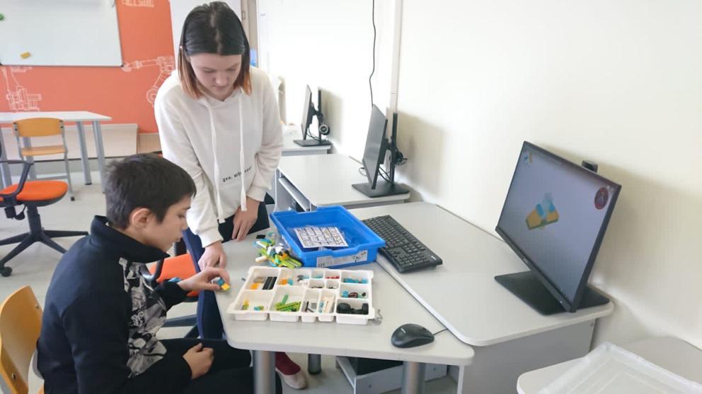 В «Точке роста» Предгорного округа школьники создают LEGO роботов