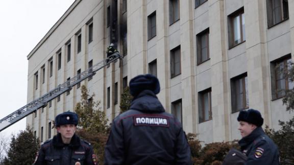 Пожар в здании Думы Ставропольского края тушили более полусотни человек