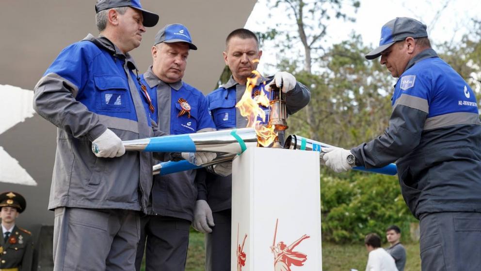В Пятигорске зажгли Вечный огонь от частицы пламени на Мамаевом кургане