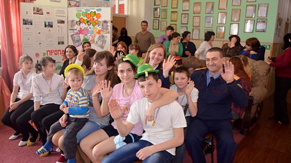 Следственные работники поздравили воспитанников подшефного детского дома с Днем смеха