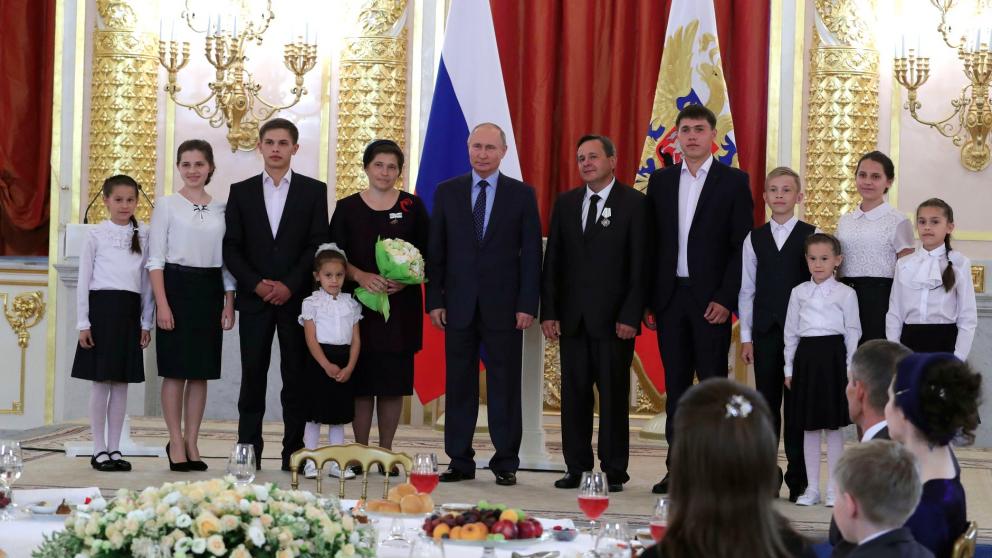 Как ставропольские власти помогают семьям?