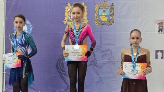 Фигуристы Ставропольской школы зимних видов спорта «Наследие» собрали букет турнира «Салют тренера»