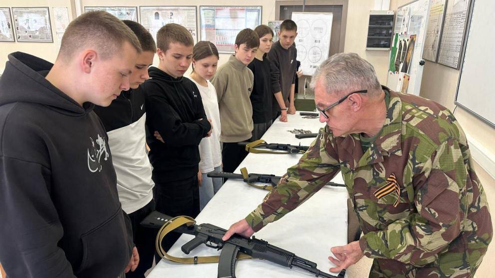 Школьники Кировского округа посетили Центр имени Героя России Никиты Гусева