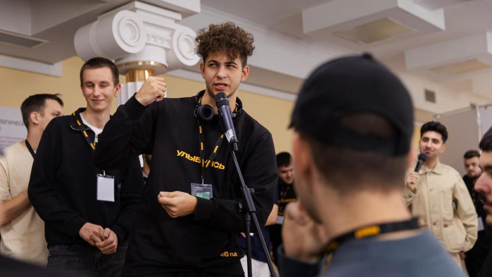 В Ставрополе 100 студентов освоили искусство юмора на специальных курсах