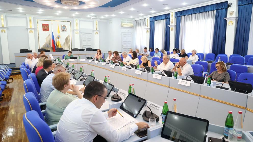 Законодатели Ставрополья поддержат инициативы для решения проблемы нехватки медицинских кадров