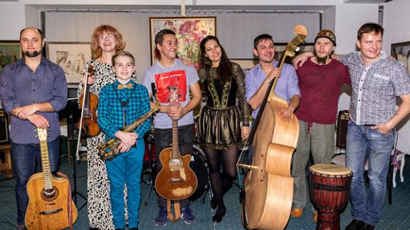 «Мир фингерстайла» с Юрием Полежаевым и Евгенией Хановой приглашают ставропольцев на концерт