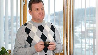 Надо жить по Конституции