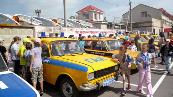 День открытых дверей провели сотрудники ГАИ для ребят из летних лагерей