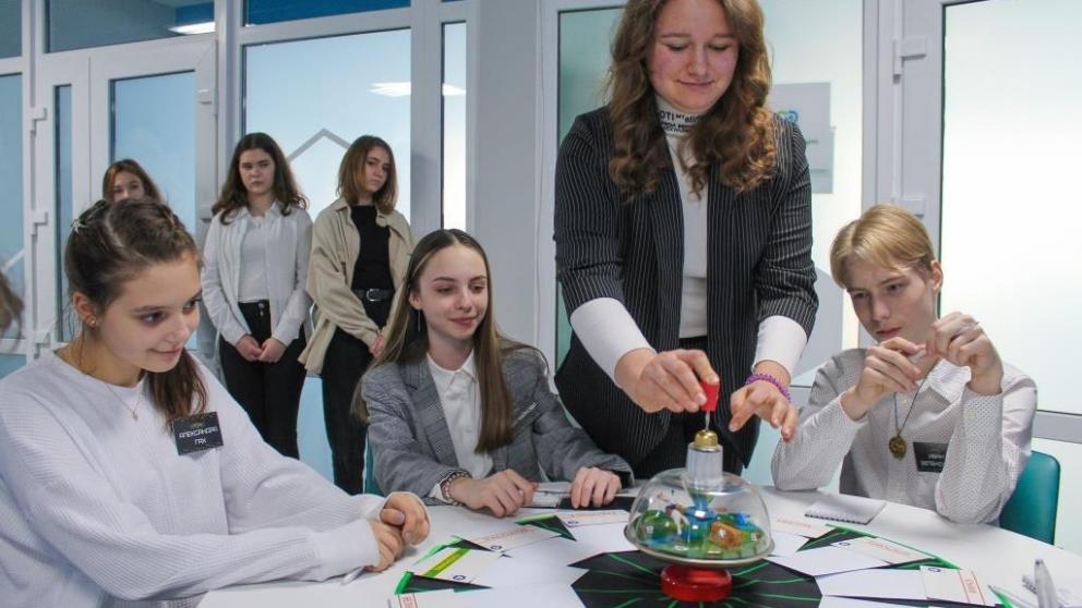 В Невинномысске воспитанники «Кванториума» сразились в интеллектуальной игре