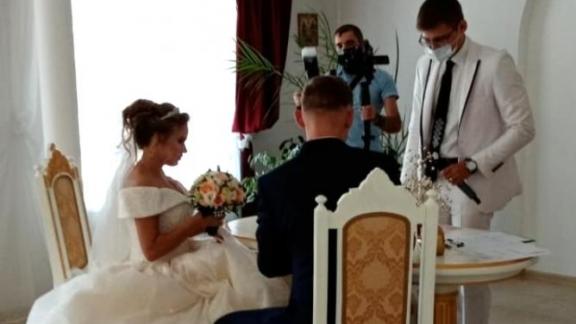 Единственный на Ставрополье мужчина регистратор браков работает в Степновском ЗАГС