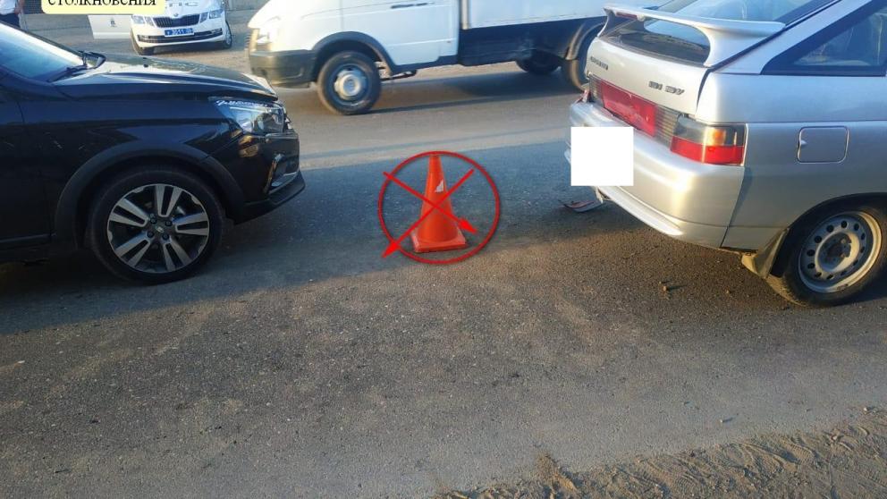 В Минеральных Водах столкнулись две отечественные легковушки