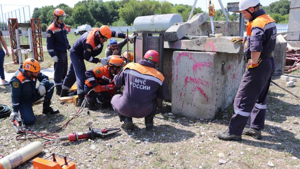 Соревнования по спасательному многоборью прошли в Лермонтове
