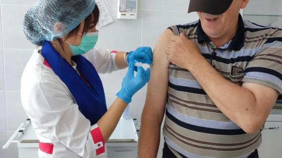 Около 70 процентов пациентов с COVID-19 перед заболеванием пропустили ревакцинацию