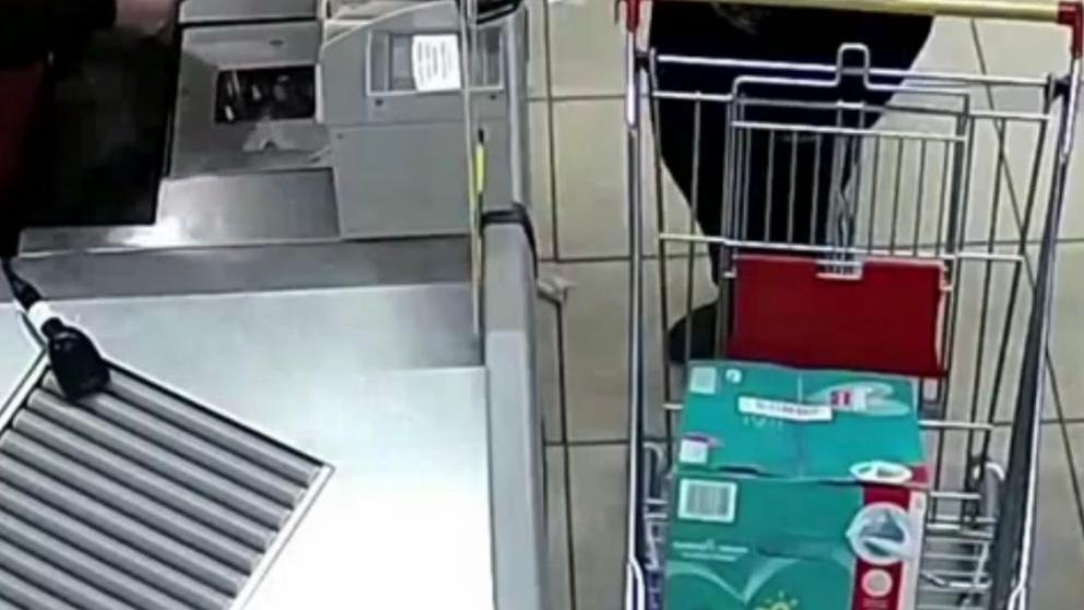 Житель Ставрополя вынес из магазина товаров на 30 тысяч рублей в коробке от подгузников